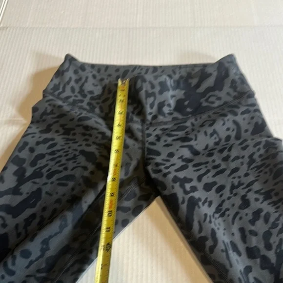 Lululemon Gray and black Leopard Print Leggings shorter to knee inside pocket - Picture 4 of 8